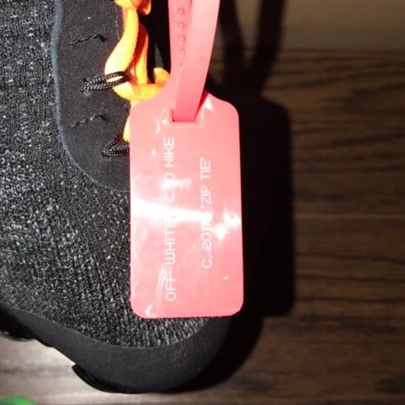 Off-White Nike Vapormax - Picture 6 of 7